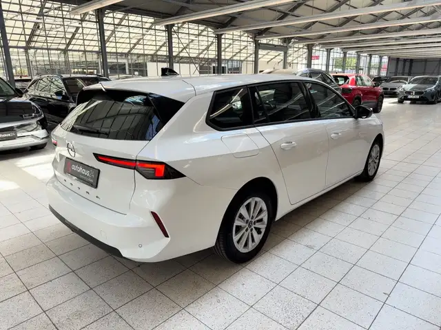 Opel Astra view 5