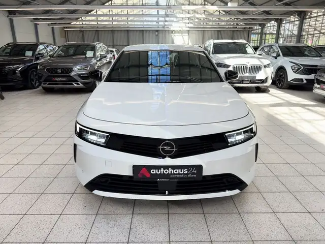 Opel Astra view 2
