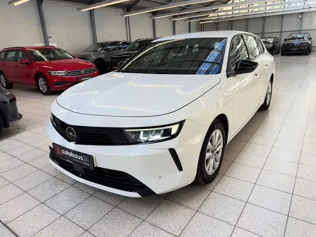 Opel Astra view 3