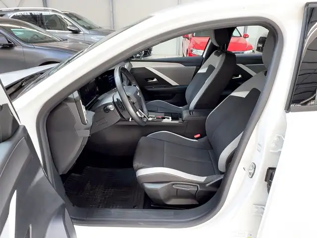 Opel Astra view 8