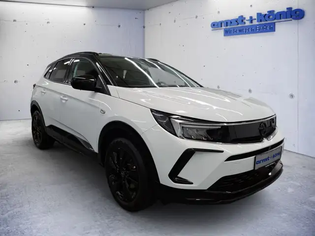 Opel Grandland view 2