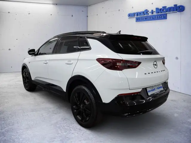 Opel Grandland view 4