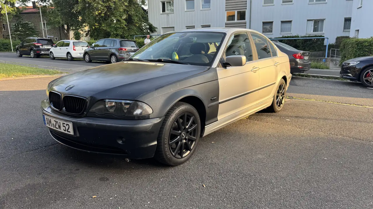 BMW 320i, foto 1