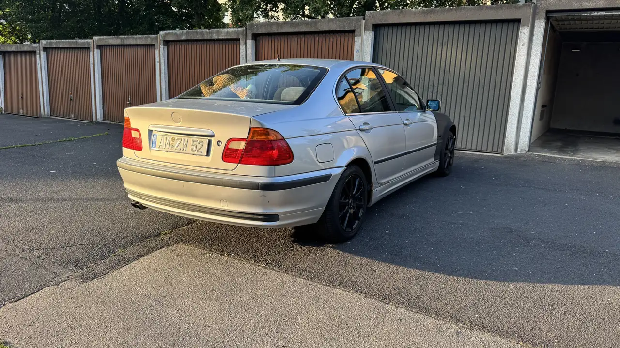 BMW 320i, foto 4