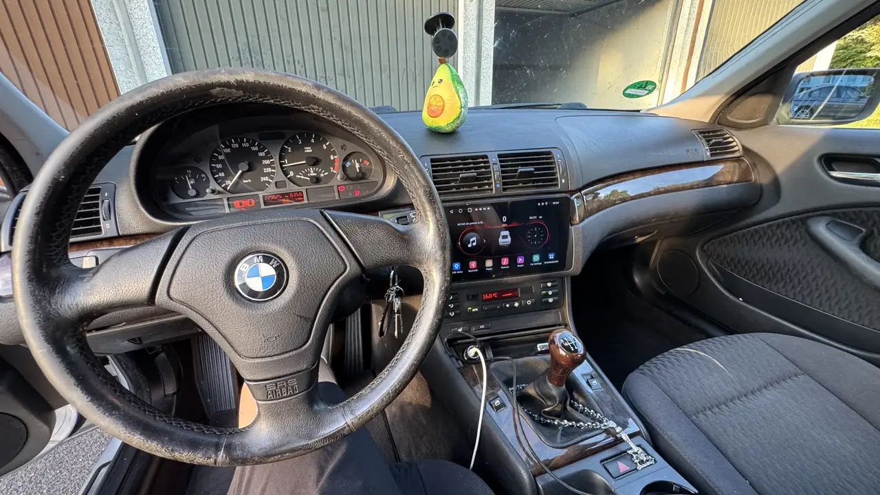 BMW 320i, foto 12