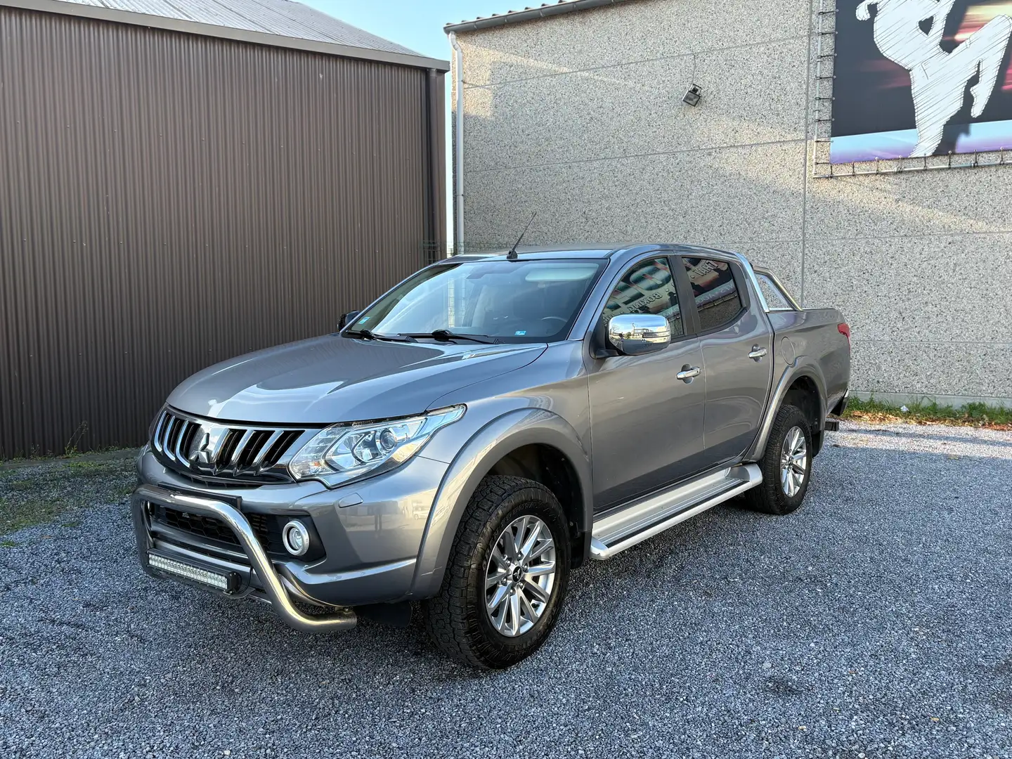 Mitsubishi L200 2.4 DI-D 4WD Blackline (EU6) Argent - 1