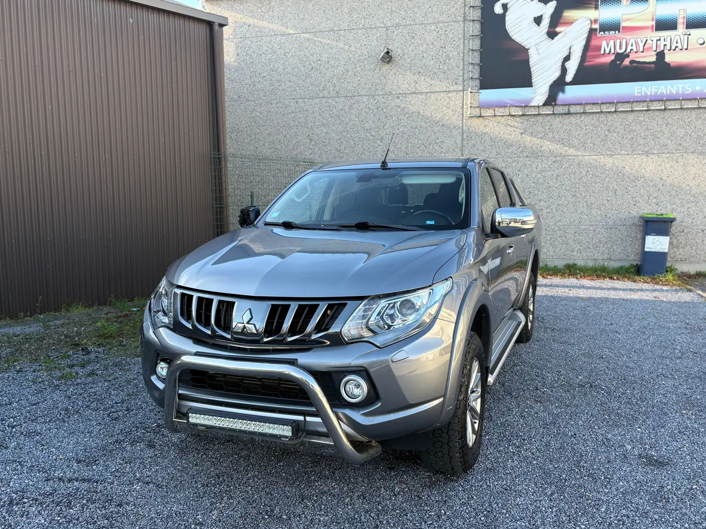 Mitsubishi L200 2.4 DI-D 4WD Blackline (EU6) Argent - 2