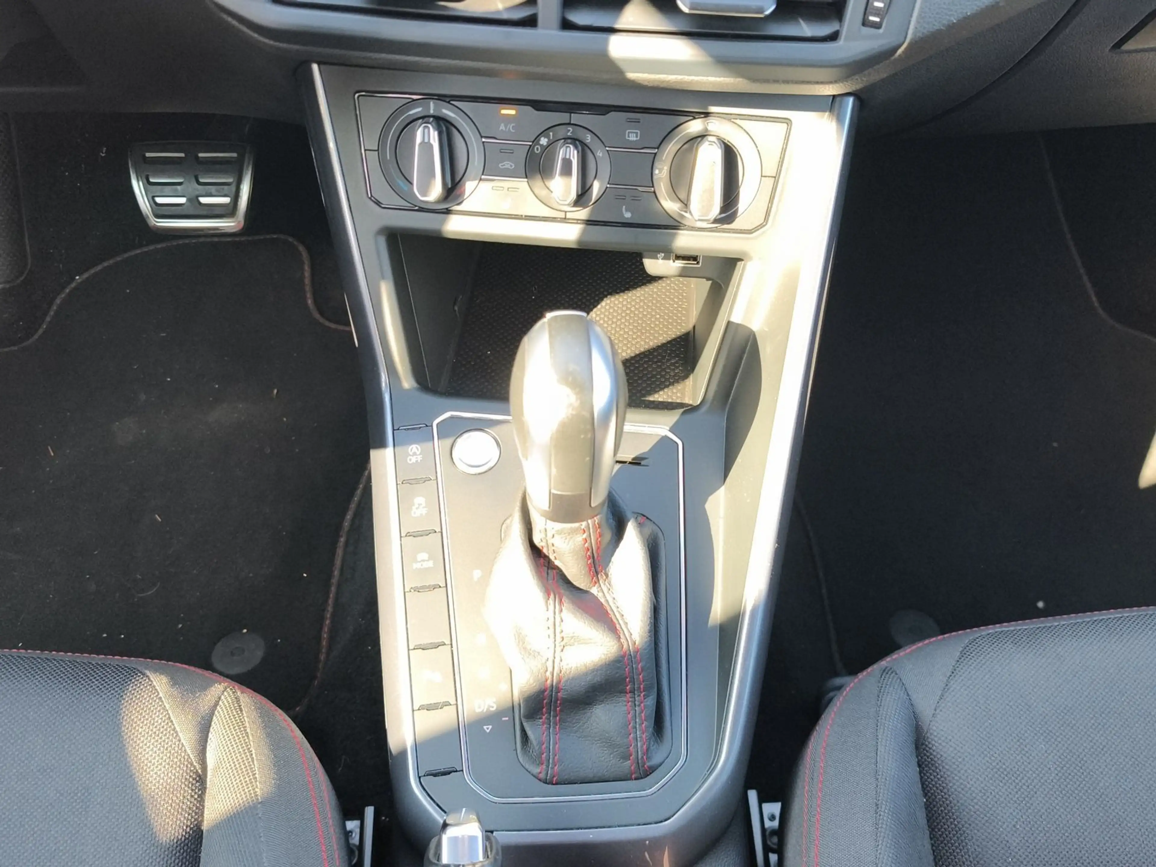 Volkswagen Polo 2.0 TSI GTI OPF (EURO 6d-TEMP) — photo 15