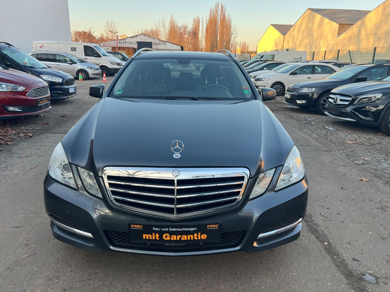 Mercedes-Benz E 200 E T-Modell  BlueEfficiency Avantgarde — photo 2