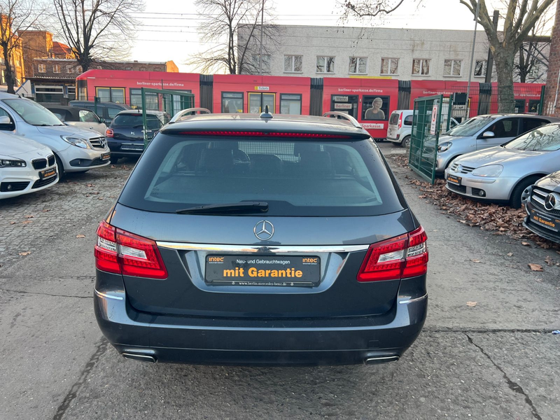 Mercedes-Benz E 200 E T-Modell  BlueEfficiency Avantgarde — photo 5
