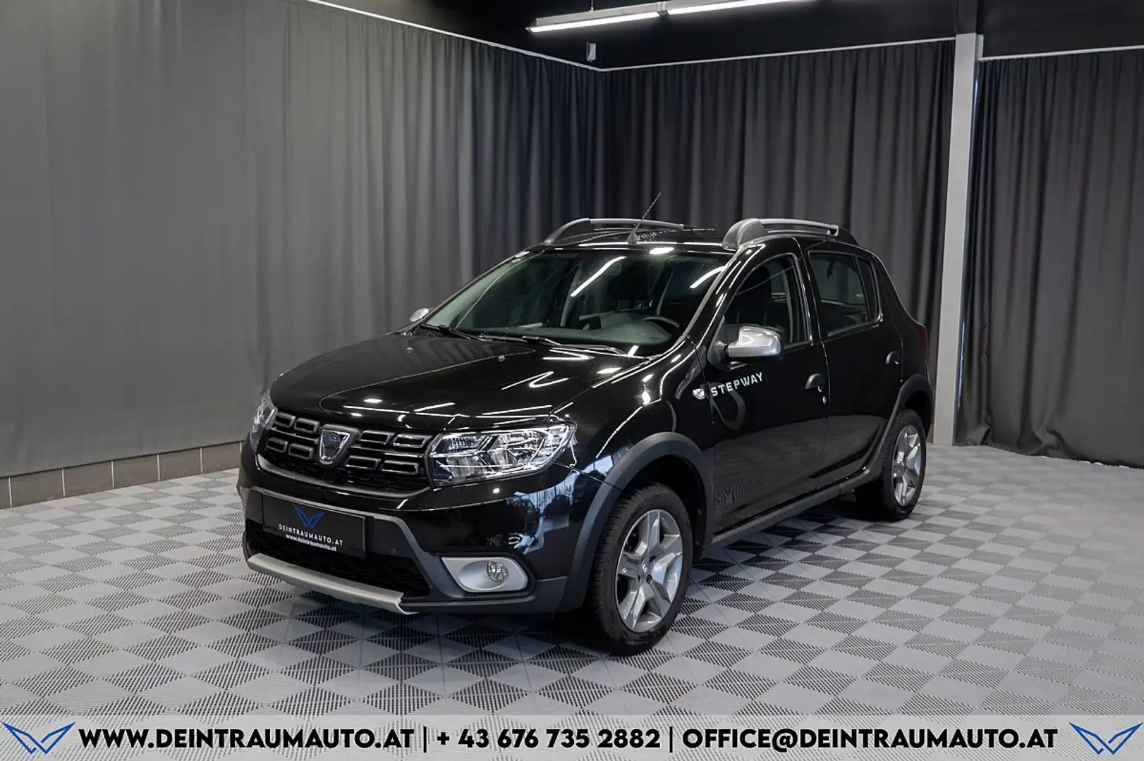 Dacia Sandero Stepway TCe 90 S&S*1-BESITZ*R-KAMERA*TEMPOMAT*AHK* Schwarz - 1