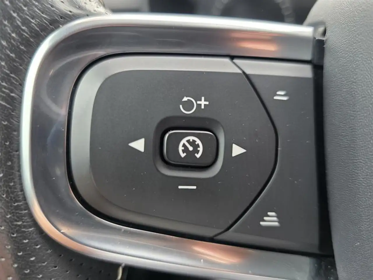 Volvo XC40 снимка Volvo XC40