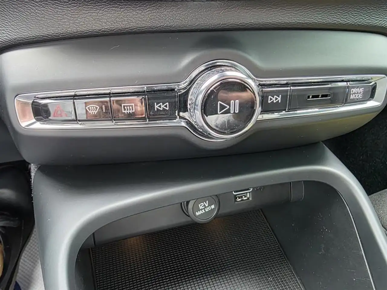 Volvo XC40 снимка Volvo XC40