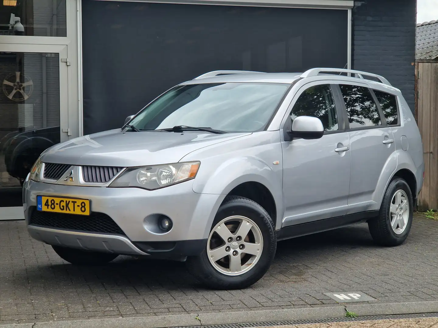 Mitsubishi Outlander 2.4 Intro Edition 2WD CLIMA / CRUISE / TREKHAAK Gris - 1
