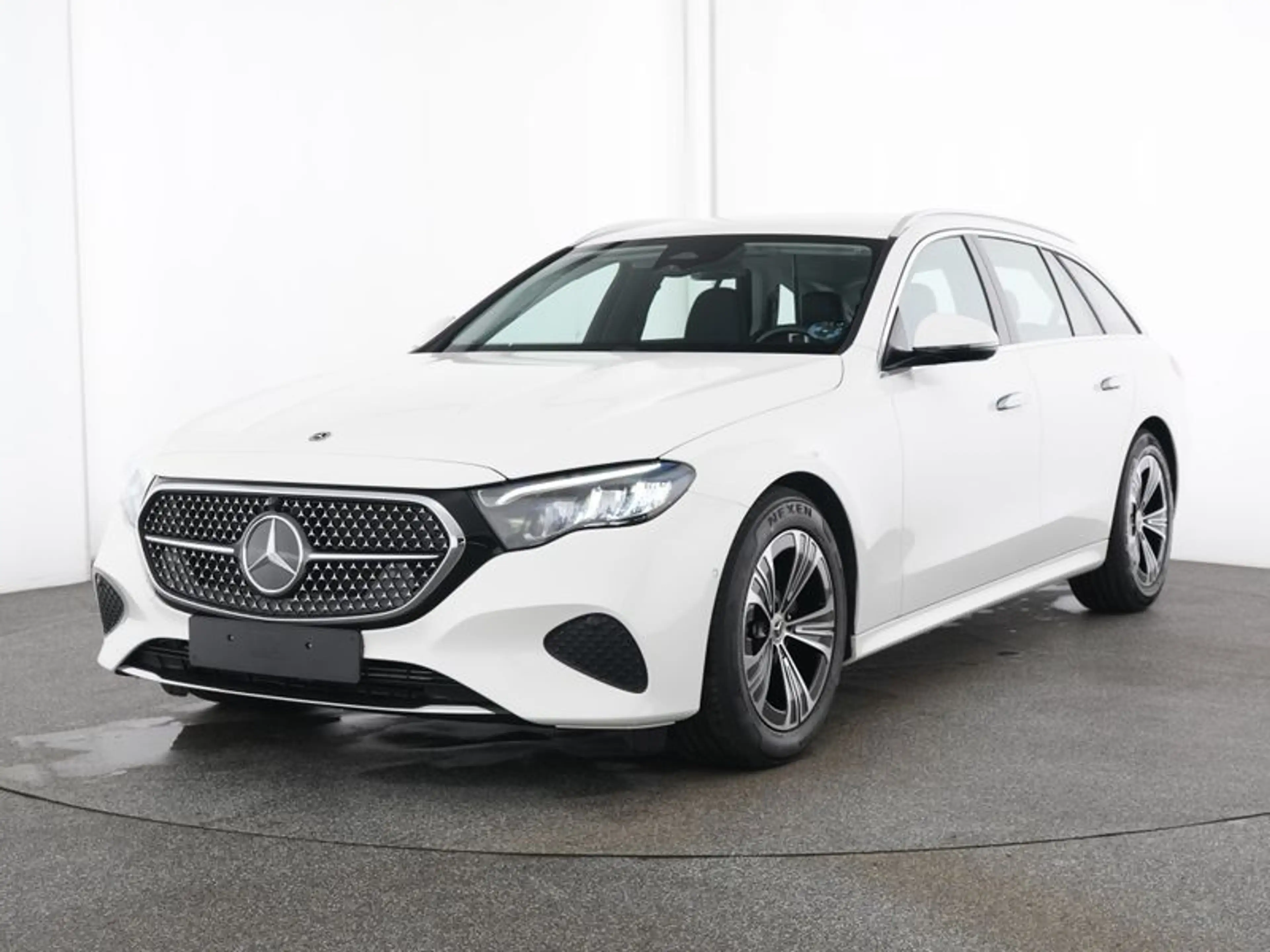 Mercedes-Benz E 220 d T Avantagrde*AHZV*Distronic*CarPlay*KeyG