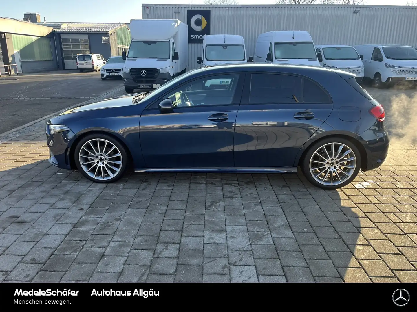 Mercedes-Benz A 200 A 200 AMG Night 19" AHK Pano Multibeam Ambiente Bleu - 2