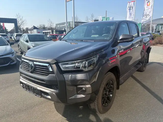 Toyota Hilux 2.8 D-4D 4x4 Double Cab Invincible AHK, LED