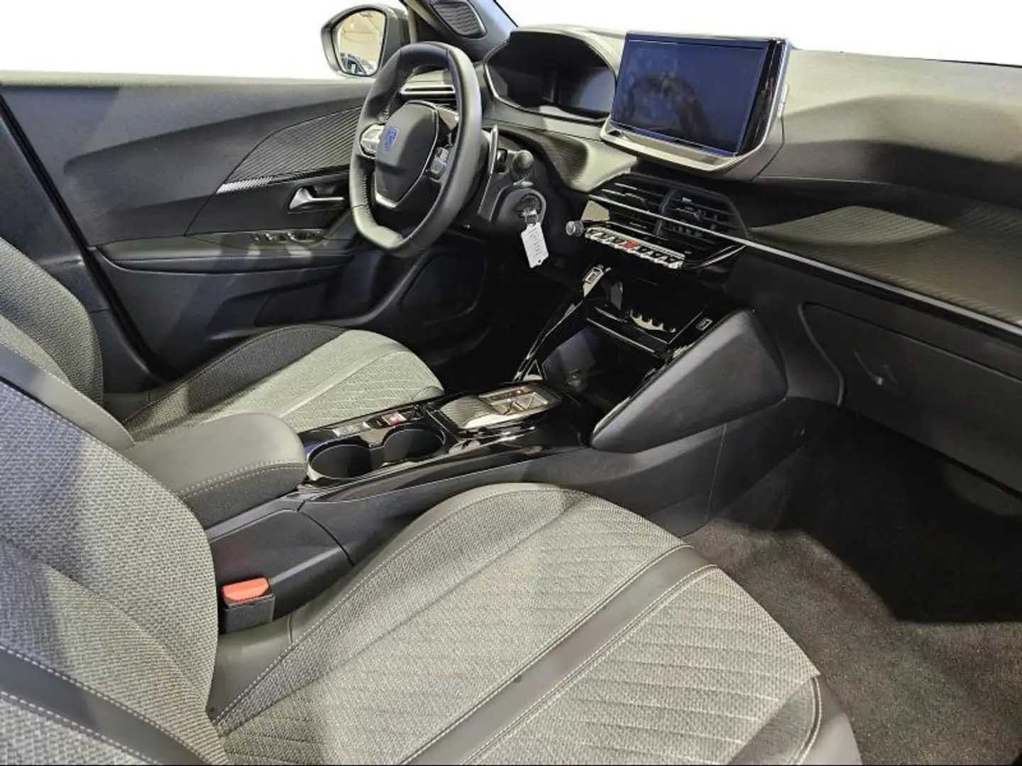 Peugeot 2008 Allure 1.2i 130pk Automaat GPS/PDC360/Camera/Full Grijs - 2