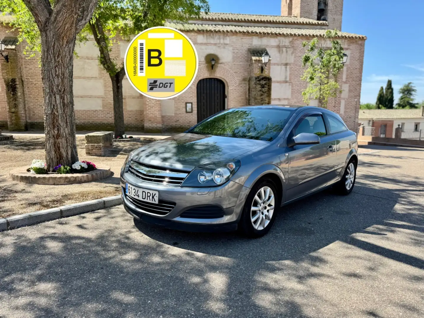 Opel Astra GTC 1.7CDTi Enjoy Gris - 1