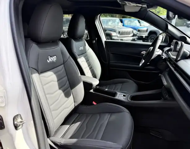 Jeep Avenger view 11
