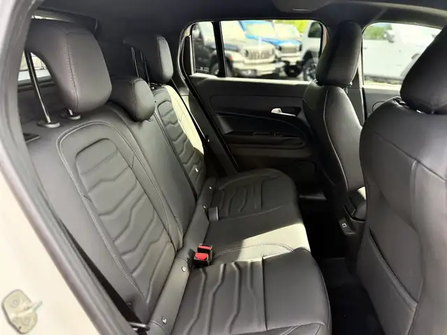 Jeep Avenger view 9