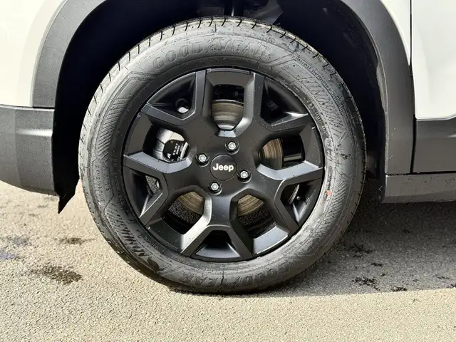 Jeep Avenger view 5