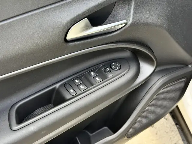 Jeep Avenger view 12