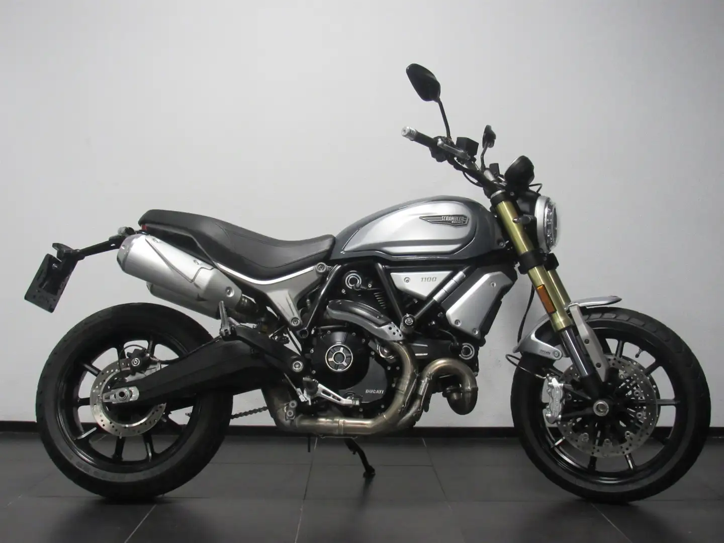 Ducati Scrambler 1100 Gri - 1