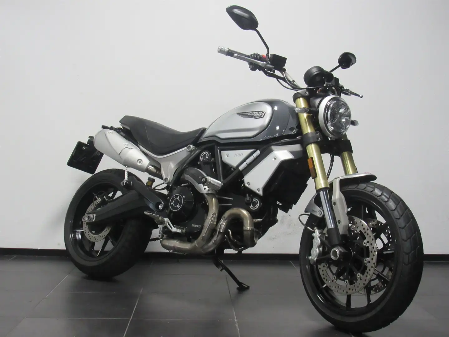 Ducati Scrambler 1100 Gri - 2