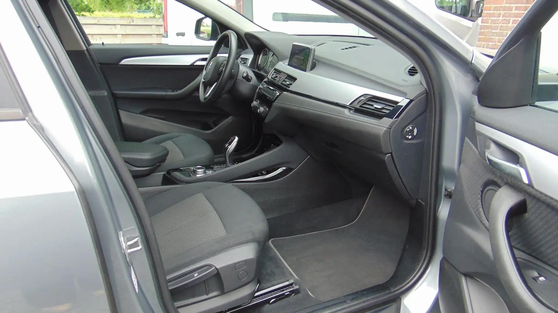 BMW X2 X2 sDrive18i Aut.NAVI.CRUISE CONTROL. KM 51325 Grijs - 2