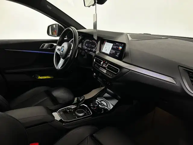 BMW 1 Series view 8