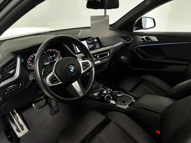 BMW 1 Series view 9