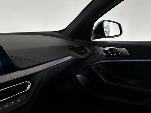 BMW 1 Series view 28
