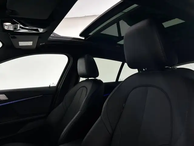 BMW 1 Series view 13