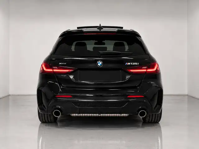 BMW 1 Series view 5