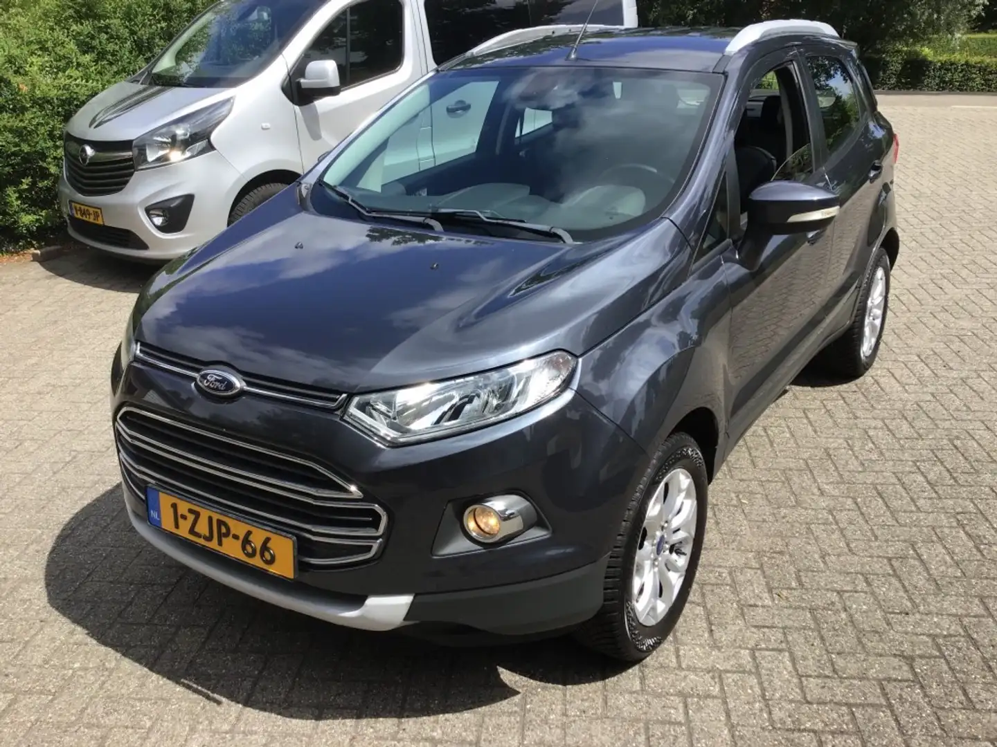 Ford EcoSport 1.0 ECOB. TITANIUM Grijs - 1