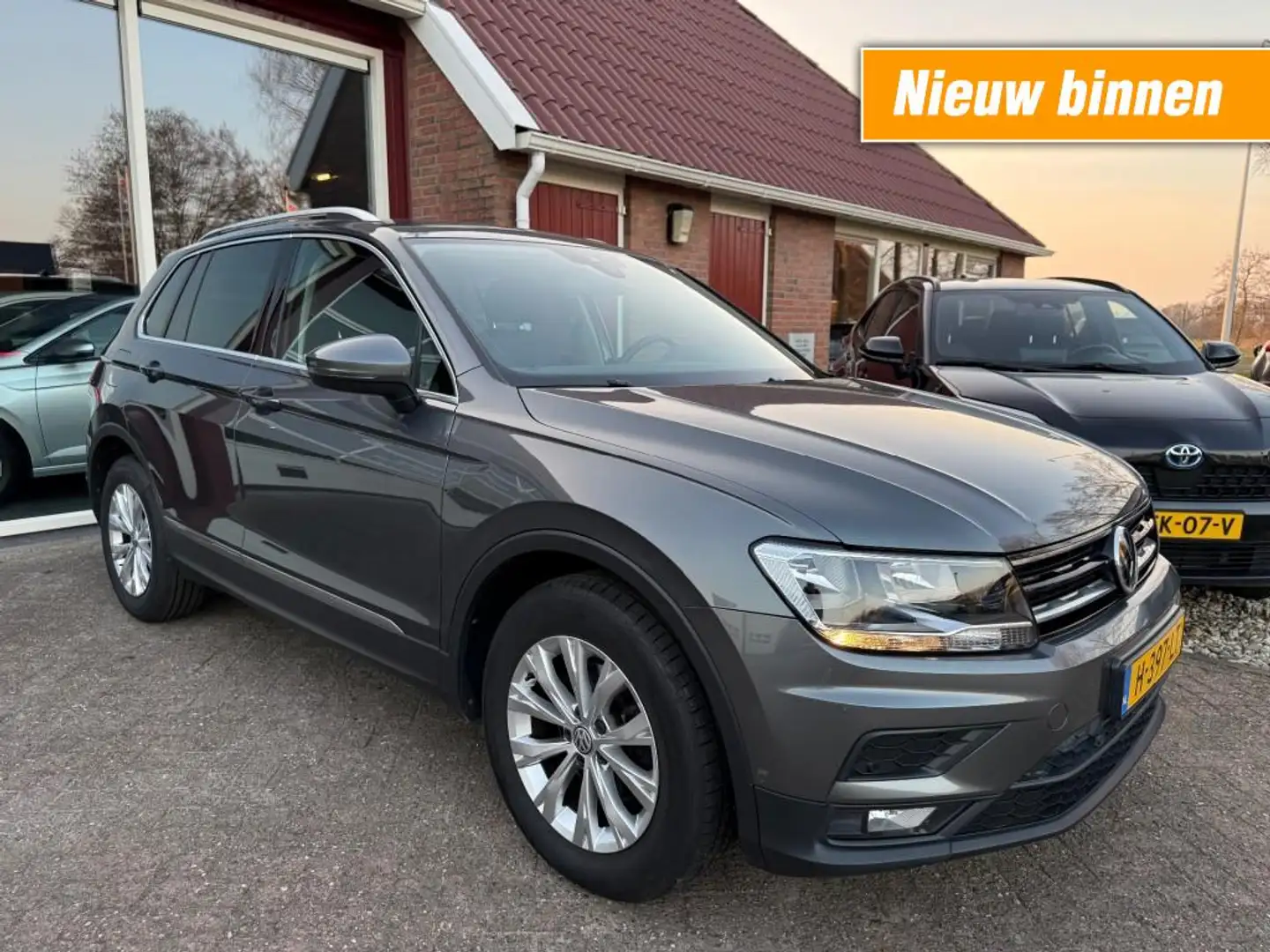 Volkswagen Tiguan 1.5 TSI COMFORTLINE BUSINESS Grijs - 1