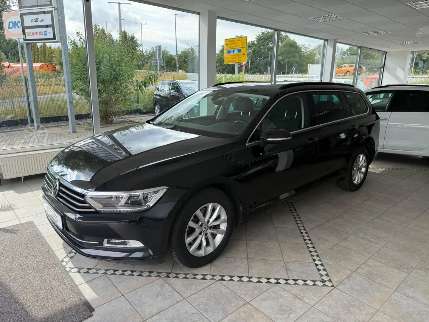 Volkswagen Passat Variant Comfortline BMT AHK PANO RFK LED Noir - 1