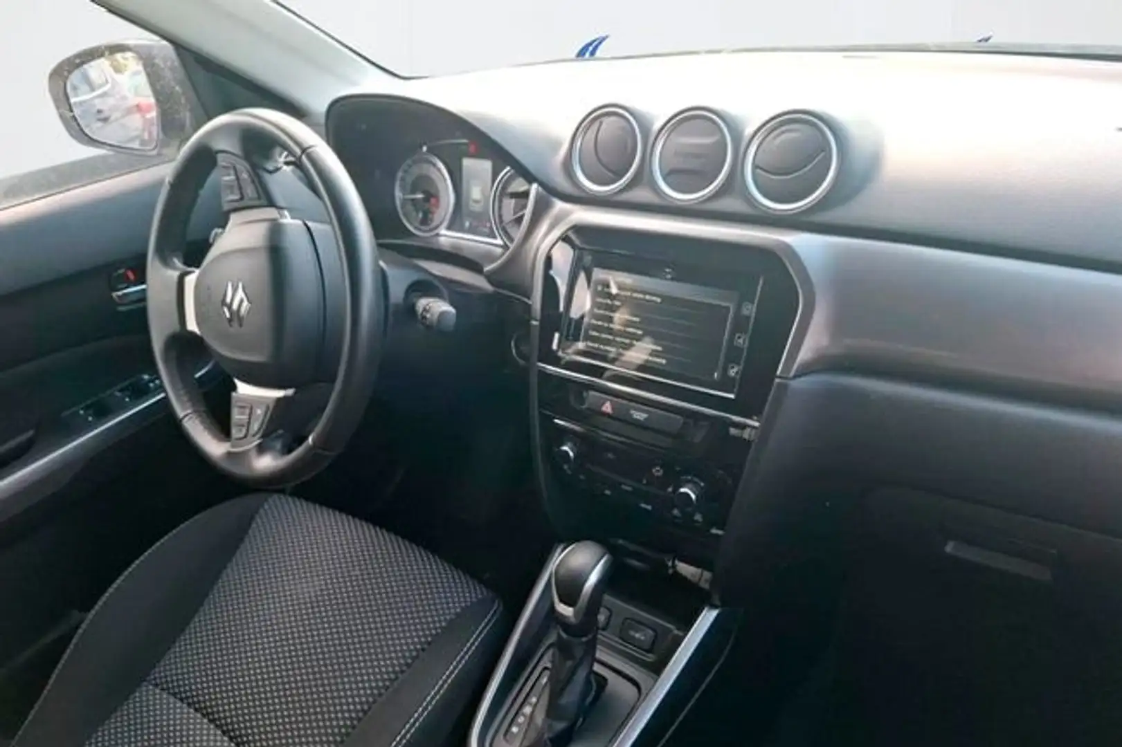 Suzuki Vitara 1.5L GLE Strong Hybrid 4WD Blanco - 2