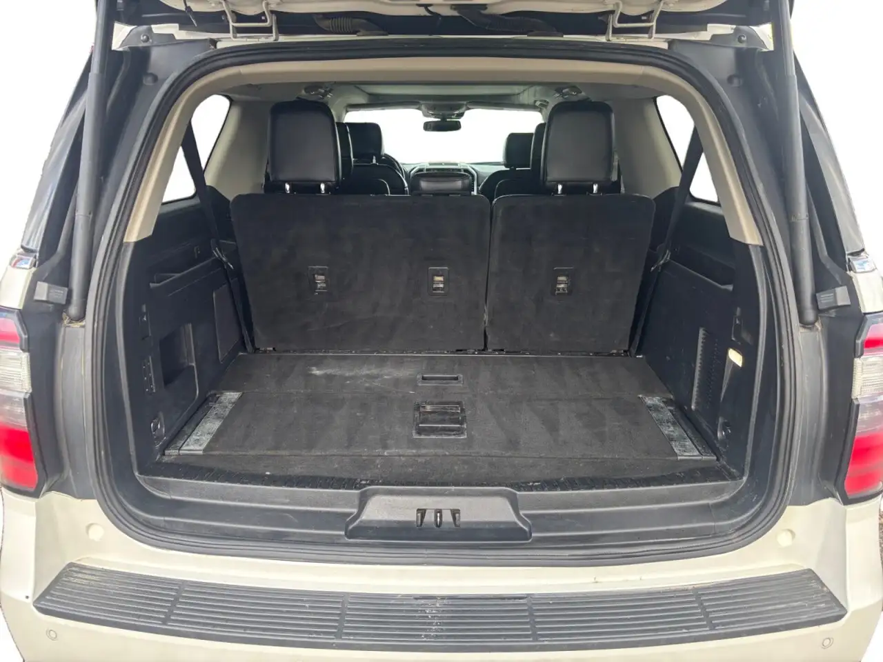 Ford Expedition снимка Ford Expedition