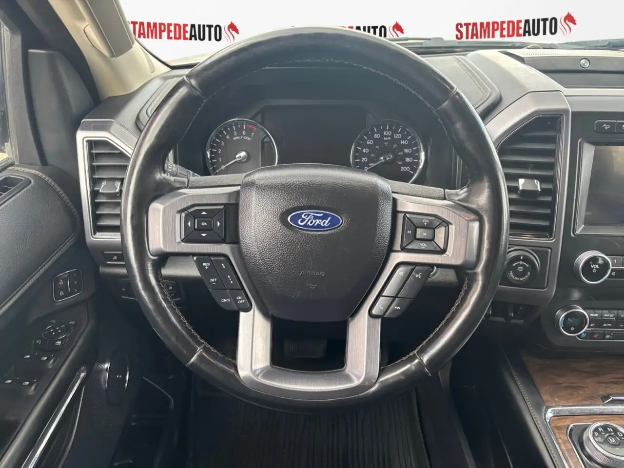 Ford Expedition снимка Ford Expedition