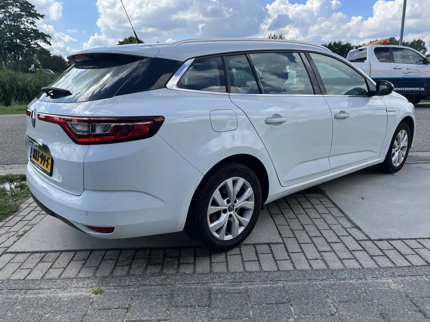 Renault Megane Estate 1.3 TCe 140 PK Automaat /Limited / Dealer o Wit - 2