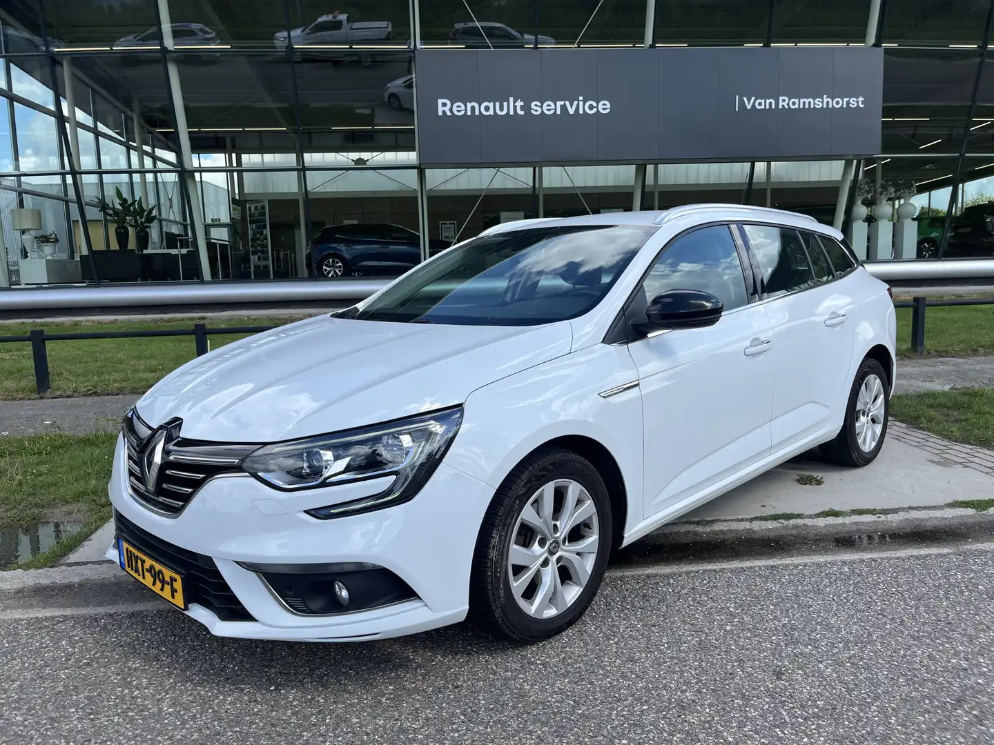 Renault Megane Estate 1.3 TCe 140 PK Automaat /Limited / Dealer o Wit - 1