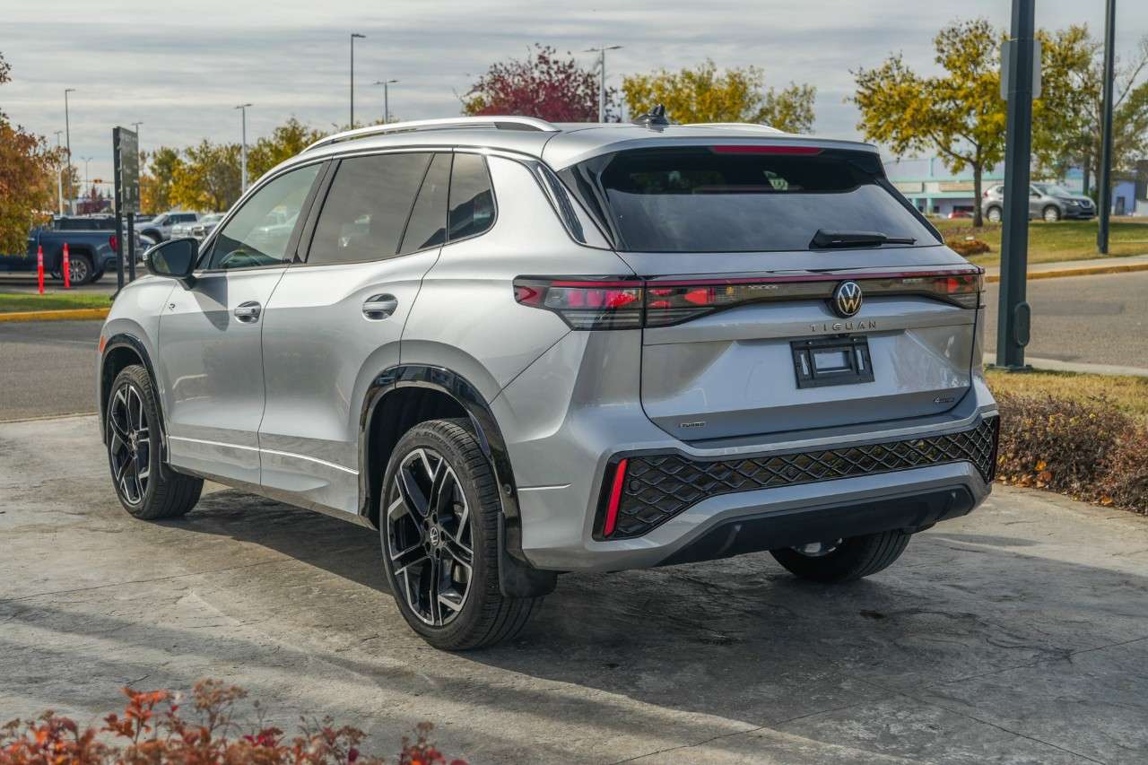 2026 Volkswagen Tiguan Highline Turbo R-Line 4MOTION — photo 5