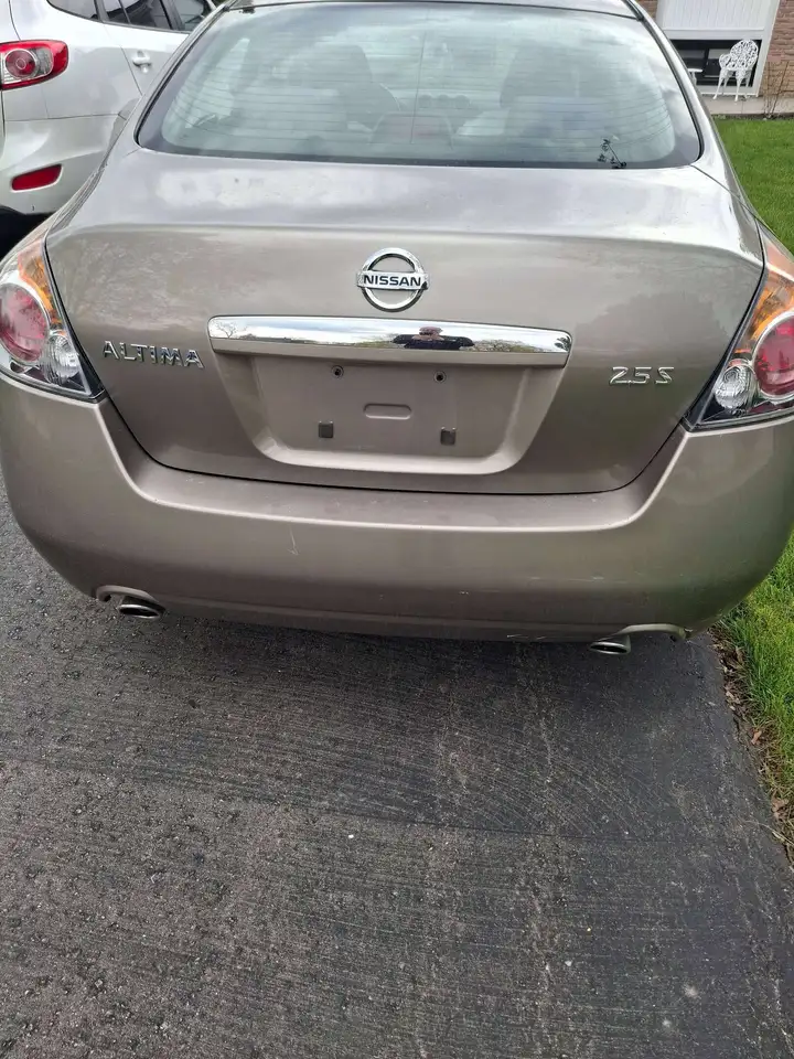 Nissan Altima снимка Nissan Altima