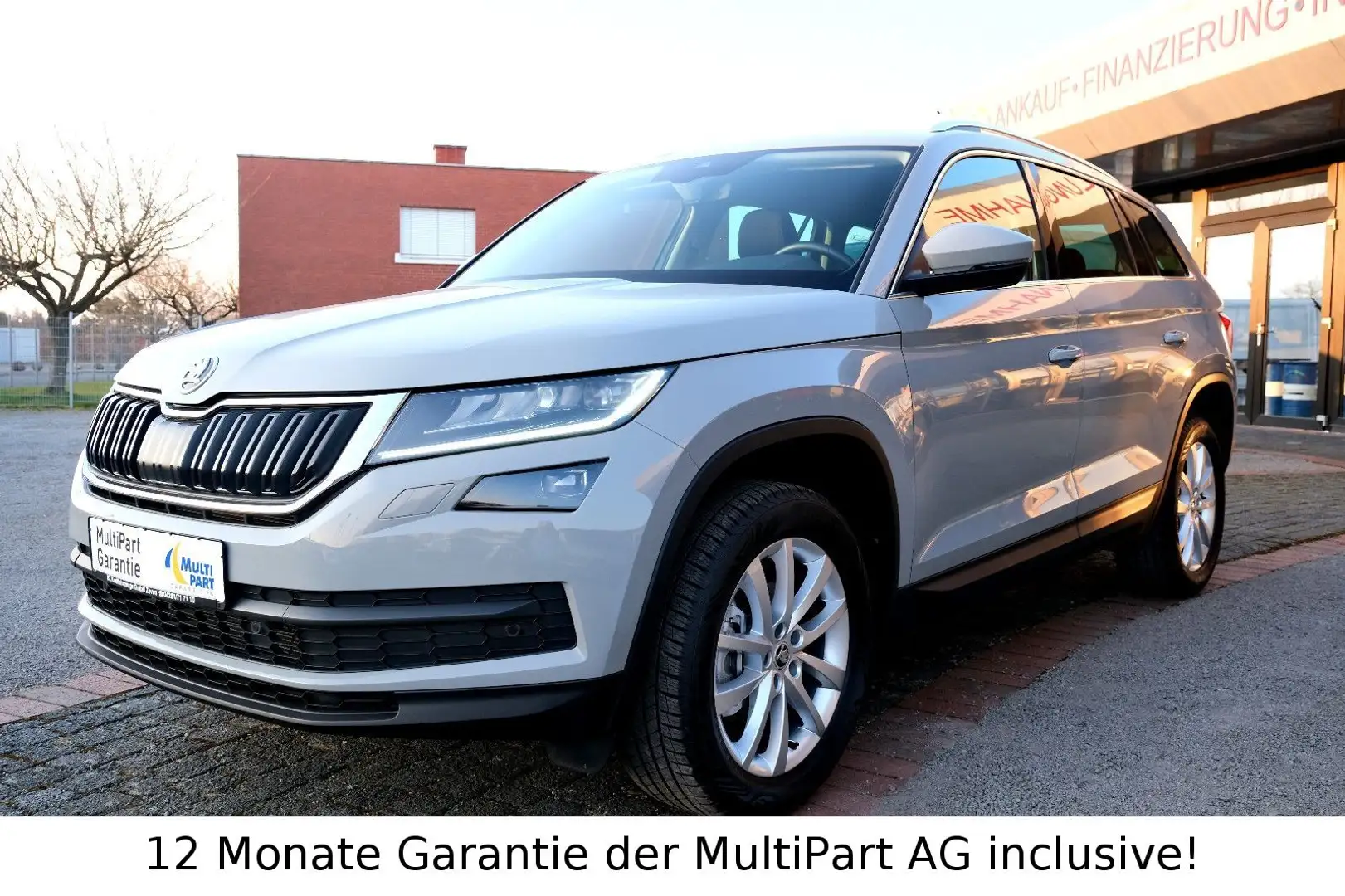 Skoda Kodiaq 2.0 TDI Style 4x4 NAVI AHK LED PDC SHZG Grau - 1
