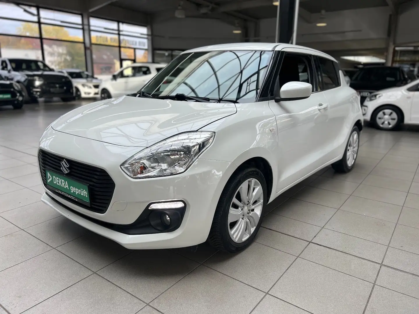 Suzuki Swift Club NAVI*DAB*Sitzheizung*Allwetter uvm. Weiß - 1