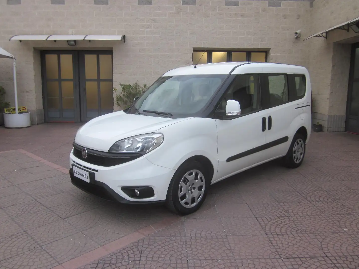 Fiat Doblo 1.6 MJT 16V 120CV Lounge UNICOPRO Blanc - 1