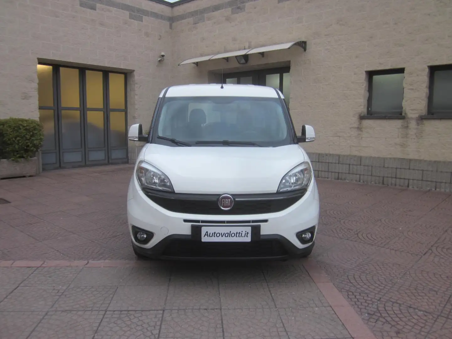 Fiat Doblo 1.6 MJT 16V 120CV Lounge UNICOPRO Blanc - 2