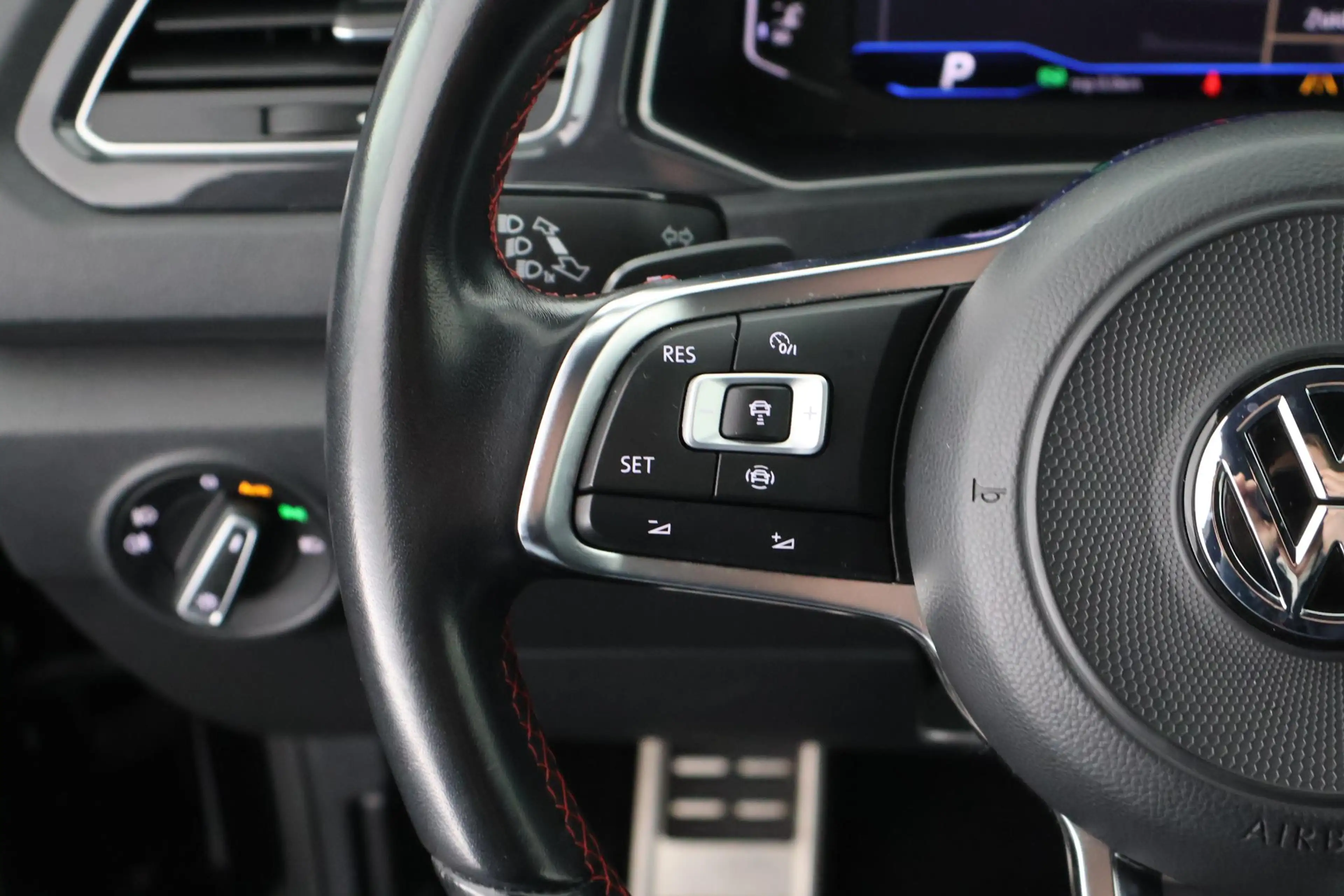 Volkswagen T-Roc 1.5 TSI 150pk DSG R-Line Sport Panoramadak Camera — photo 16